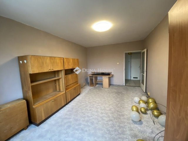 Eladó panellakás, Szegeden 49 M Ft, 3 szobás