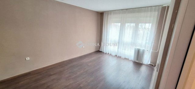 Kiadó panellakás, albérlet, Pécsett, Maléter Pál úton