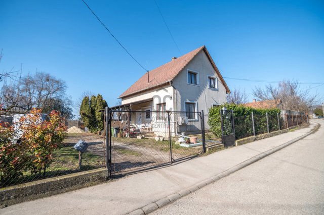 Eladó családi ház, Ercsiben 64.9 M Ft, 6 szobás