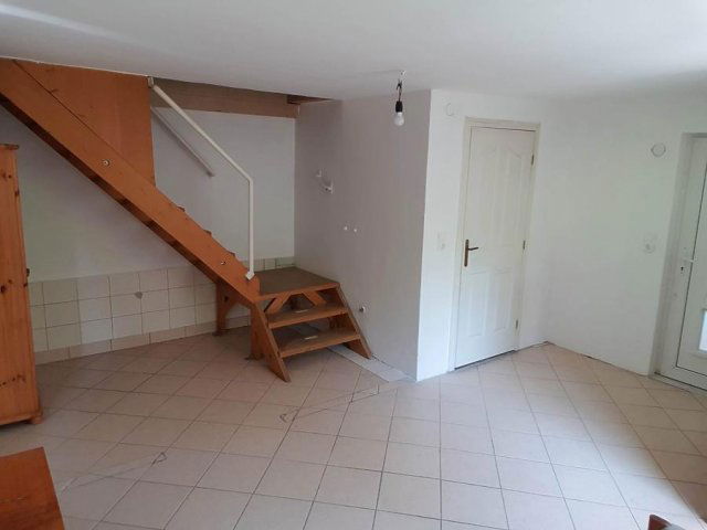 Eladó családi ház, Szentendrén 59.7 M Ft, 2 szobás