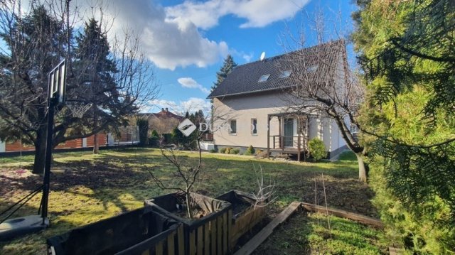 Eladó családi ház, Biatorbágyon 205 M Ft, 6 szobás