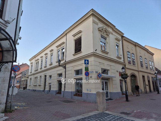 Eladó téglalakás, Pécsett 61.5 M Ft, 2 szobás