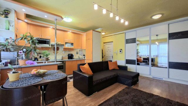 Eladó téglalakás, Nyíregyházán 68.9 M Ft, 4 szobás