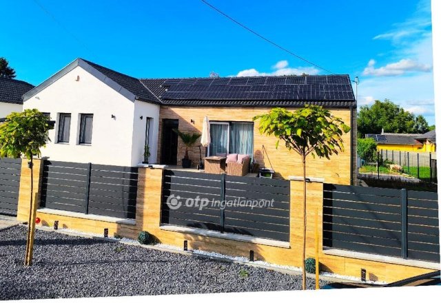 Eladó családi ház, Százhalombattán 129.9 M Ft, 3 szobás