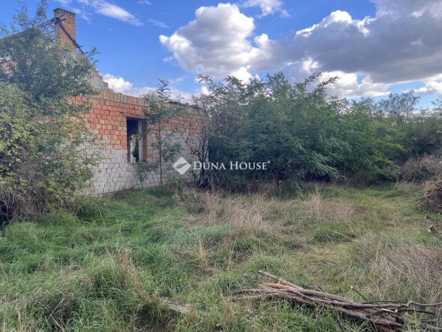 Eladó telek, Ercsiben 16 M Ft / költözzbe.hu