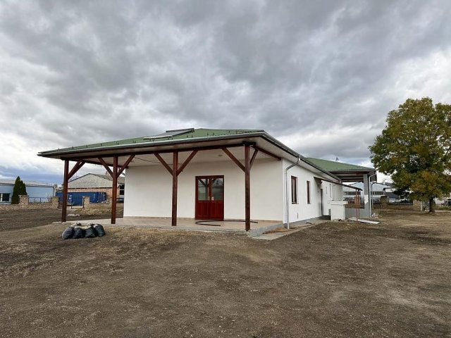 Eladó ipari ingatlan, Vácon 246 M Ft / költözzbe.hu