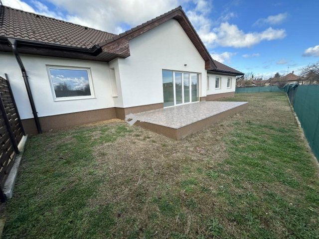 Eladó ikerház, Albertirsán 98 M Ft, 5 szobás