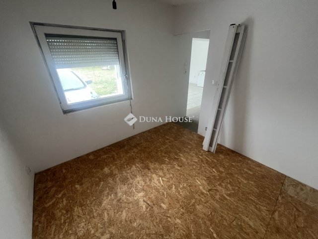 Eladó családi ház, Pilisen 19.5 M Ft, 2 szobás