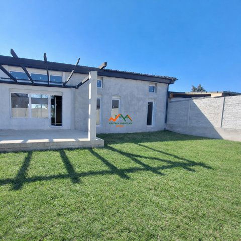 Eladó sorház, Szigetszentmiklóson 114.9 M Ft, 4 szobás