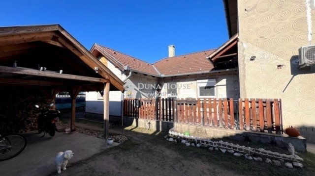 Eladó családi ház, Monorierdőn 87.9 M Ft, 9 szobás