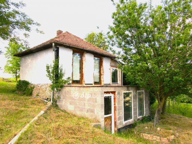 Eladó családi ház, Kaposváron 11 M Ft, 2 szobás