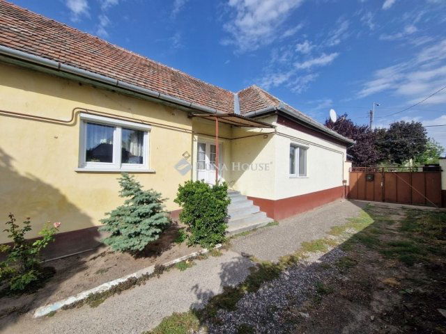 Eladó családi ház, Sükösdön 28.5 M Ft, 4 szobás