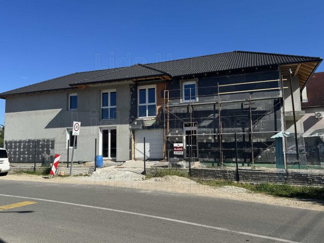 Eladó téglalakás, Győrött 89.9 M Ft, 5 szobás