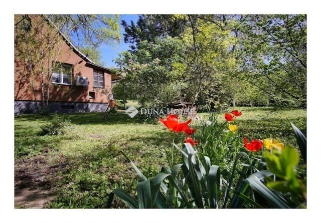 Eladó családi ház, Pécsett 49 M Ft, 2 szobás