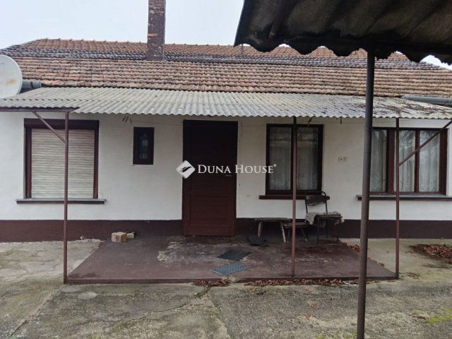 Eladó családi ház, Csemőn, Vasút dűlőn 20.9 M Ft, 3 szobás