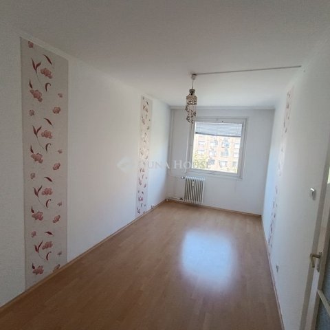 Eladó panellakás, Debrecenben 62 M Ft, 4 szobás