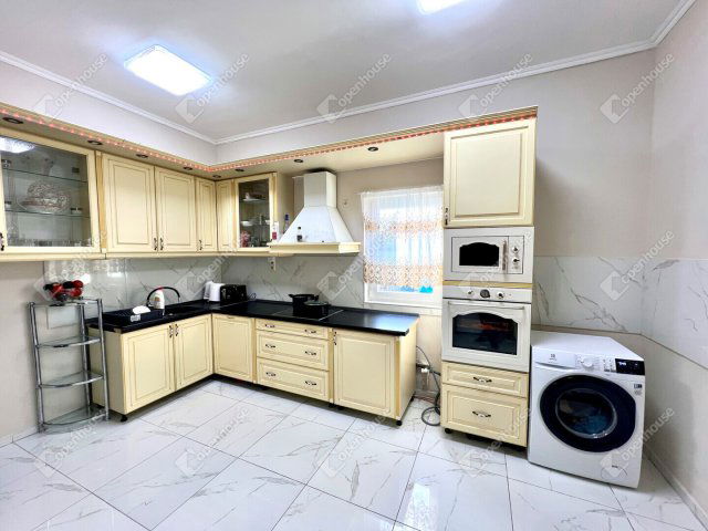 Eladó családi ház, Siófokon 99.9 M Ft, 3 szobás