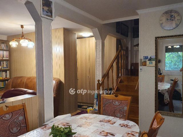 Eladó családi ház, Szigetszentmiklóson 98.9 M Ft, 4 szobás