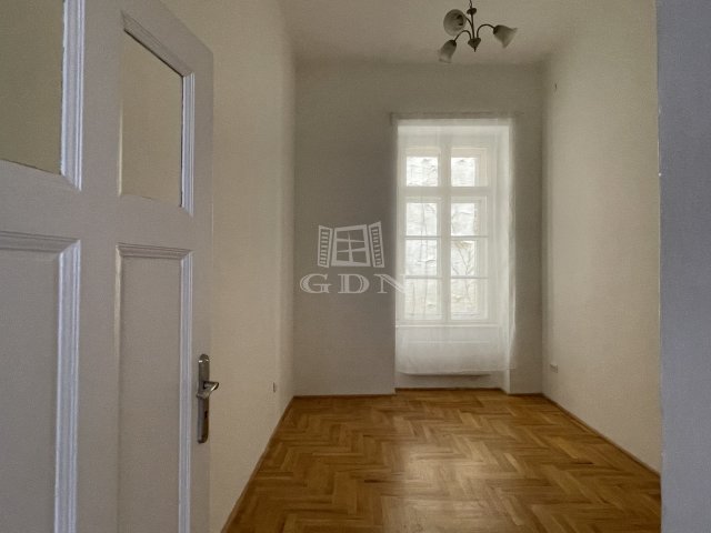 Eladó téglalakás, V. kerületben, Veres Pálné utcában