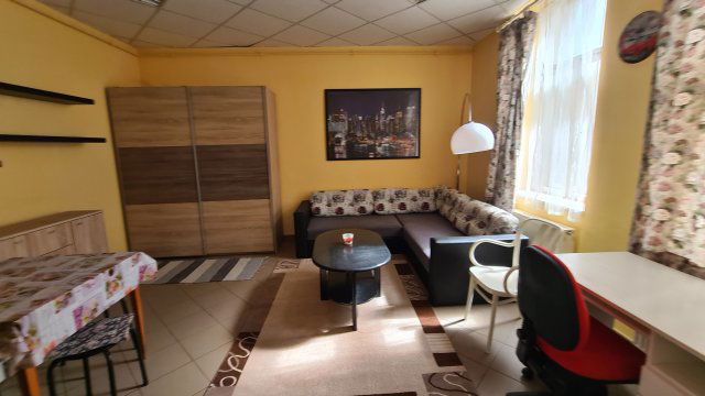 Kiadó téglalakás, albérlet, Esztergomban 150 E Ft / hó