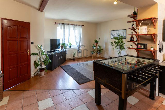 Eladó családi ház, Szolnokon 88 M Ft, 5 szobás