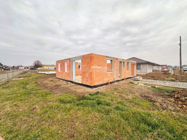 Eladó ikerház, Szombathelyen 95 M Ft, 3 szobás