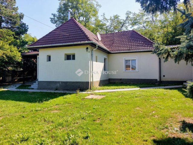Eladó családi ház, Pencen 75 M Ft, 3 szobás
