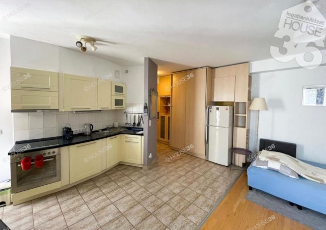 Eladó téglalakás, Budapesten, VI. kerületben 99.9 M Ft, 2 szobás