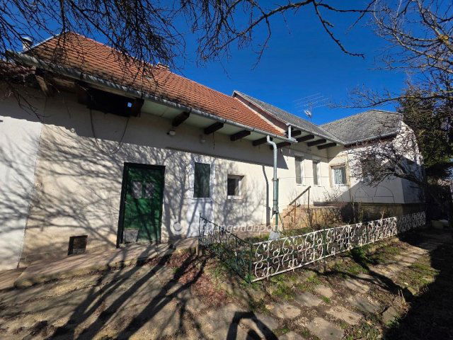Eladó családi ház, Ürömön 107.9 M Ft, 4 szobás