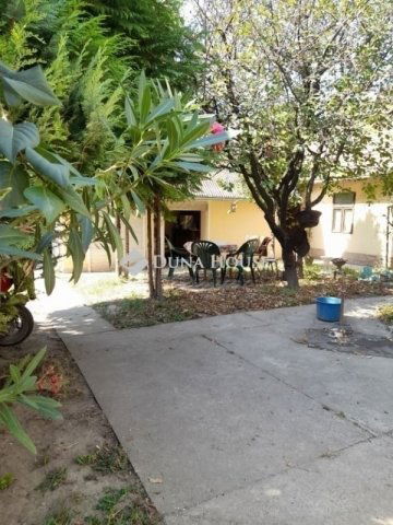 Eladó családi ház, Szegeden 69 M Ft, 2 szobás