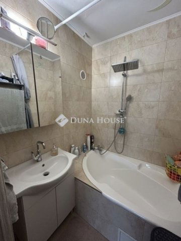 Eladó panellakás, Budapesten, III. kerületben 72.5 M Ft, 2 szobás