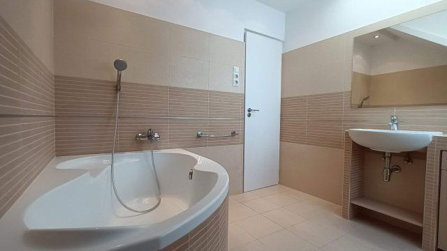 Kiadó családi ház, albérlet, Kecskeméten 350 E Ft / hó