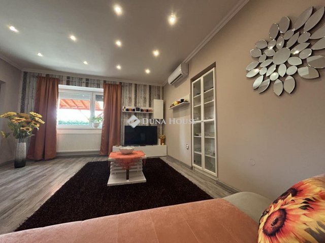 Eladó családi ház, Veszprémben 84.9 M Ft, 2 szobás