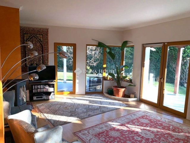 Eladó családi ház, Ürömön 302.99 M Ft, 5 szobás