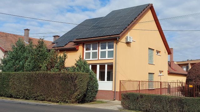 Eladó családi ház, Orosházán 98.9 M Ft, 4 szobás