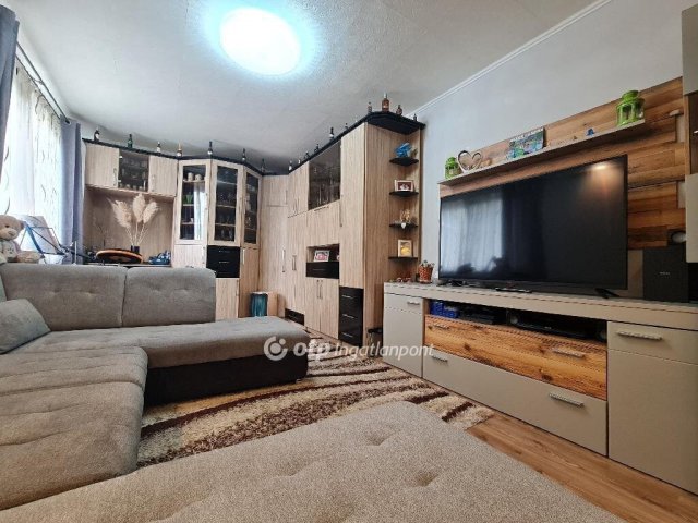 Eladó panellakás, Budapesten, III. kerületben 64.9 M Ft