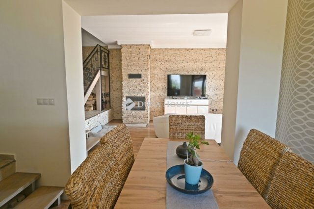 Eladó ikerház, Pécsett 189 M Ft, 4 szobás / költözzbe.hu