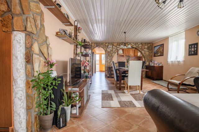 Eladó családi ház, Érden 185 M Ft, 10 szobás