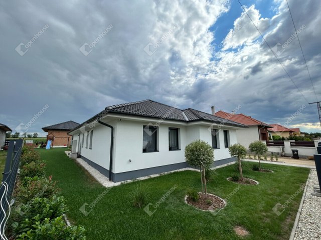 Eladó családi ház, Nagycenken 159 M Ft, 5 szobás