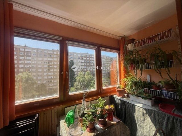 Eladó panellakás, Budapesten, III. kerületben 56.999 M Ft