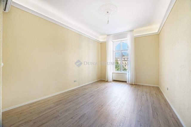 Eladó téglalakás, Budapesten, V. kerületben 149 M Ft, 2 szobás