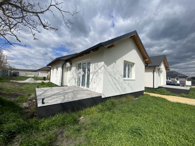 Kiadó ikerház, albérlet, Enesén 300 E Ft / hó, 4 szobás