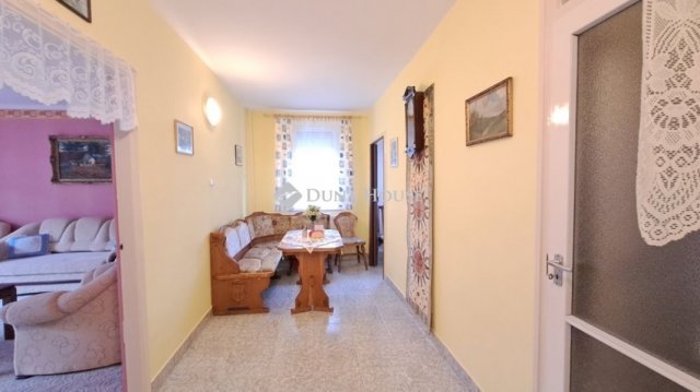 Eladó panellakás, Balatonfüreden 69.9 M Ft, 3 szobás