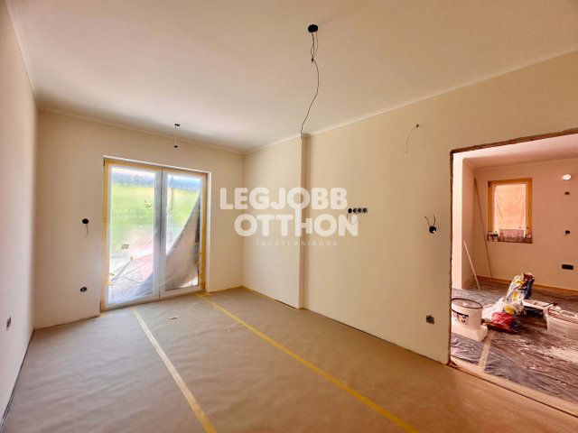 Eladó téglalakás, Cegléden 75 M Ft, 1+3 szobás