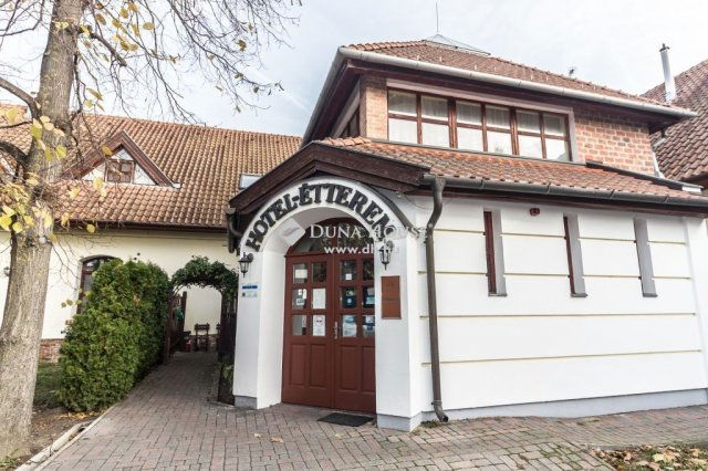 Eladó hotel, Szombathelyen 270 M Ft, 16 szobás