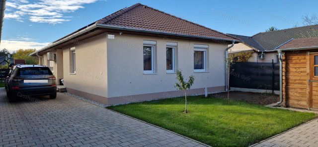 Eladó családi ház, Győrött 114.9 M Ft, 4 szobás