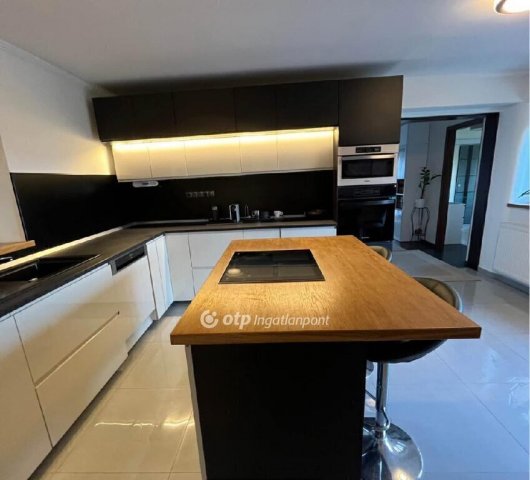 Eladó családi ház, Budaörsön 165 M Ft, 4 szobás