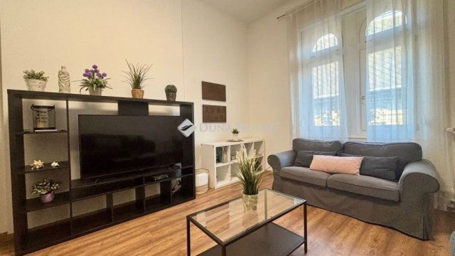 Kiadó téglalakás, albérlet, Budapesten, VI. kerületben