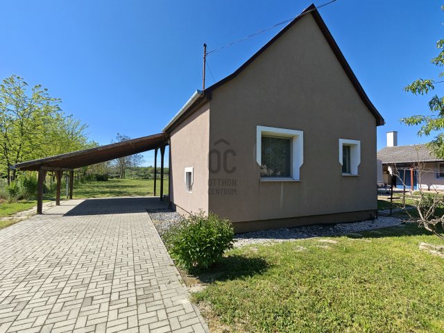 Eladó családi ház, Balatonszabadiban 49.9 M Ft, 2 szobás