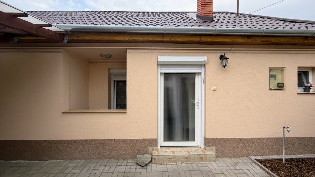 Eladó családi ház, Baján 32.5 M Ft, 2 szobás